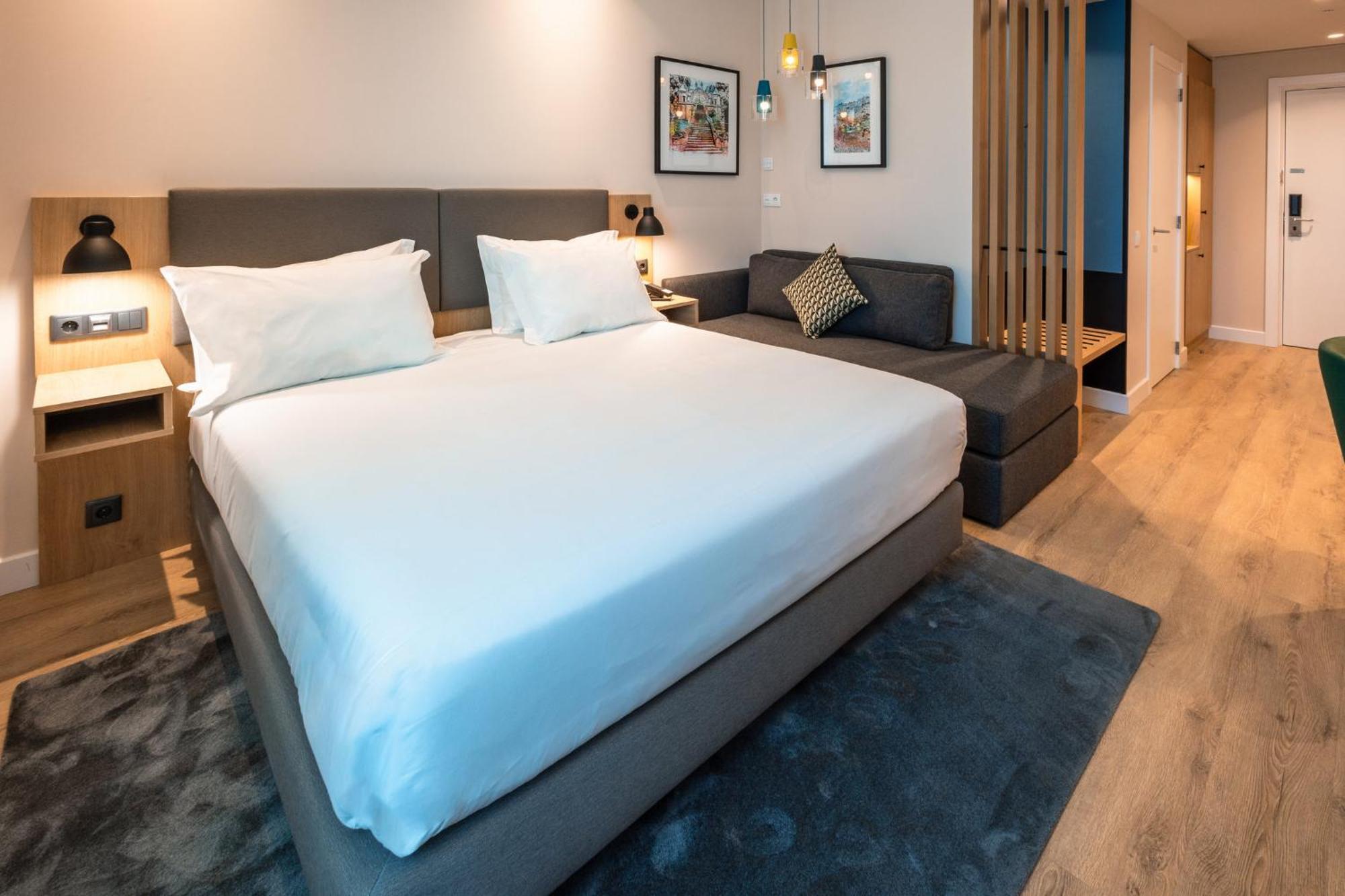 Hotel By Ihg 4*