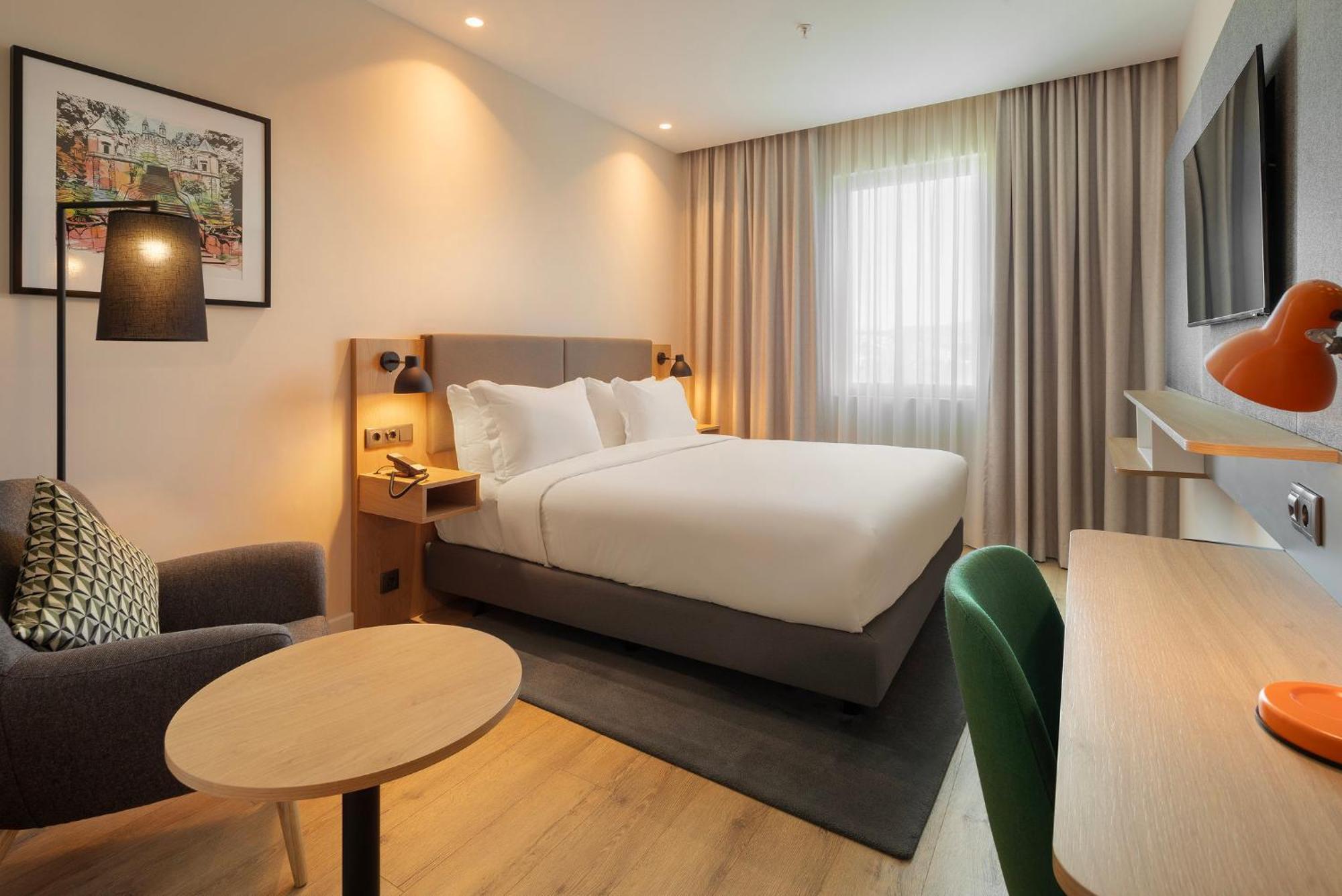 By Ihg Hotel